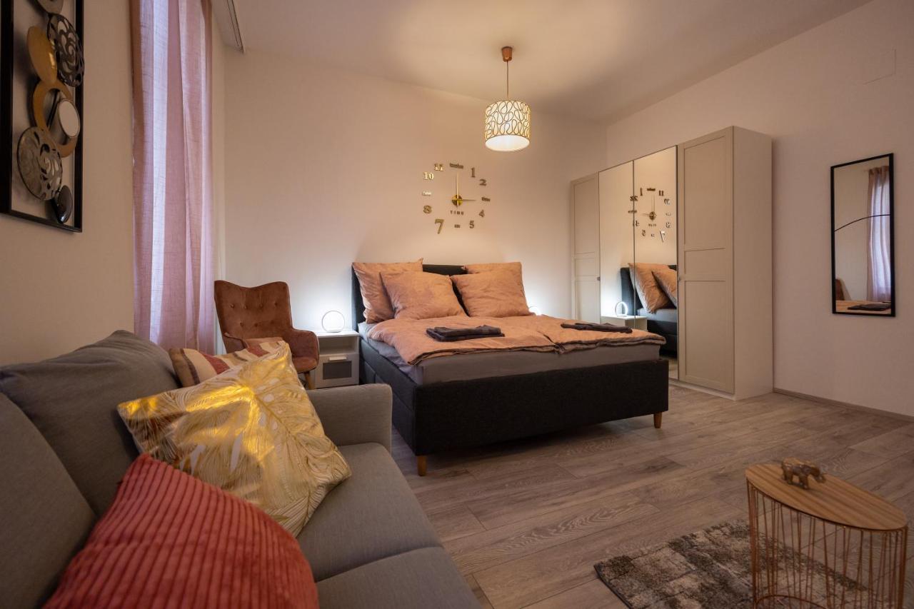 The By Radiant Apartamento