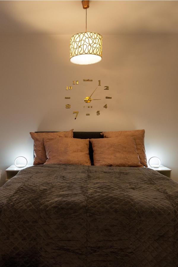The By Radiant * Viena